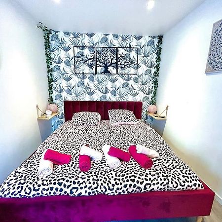 La Foret Enchantee, Centre Ville Pont-Sur-Yonne Ngoại thất bức ảnh
