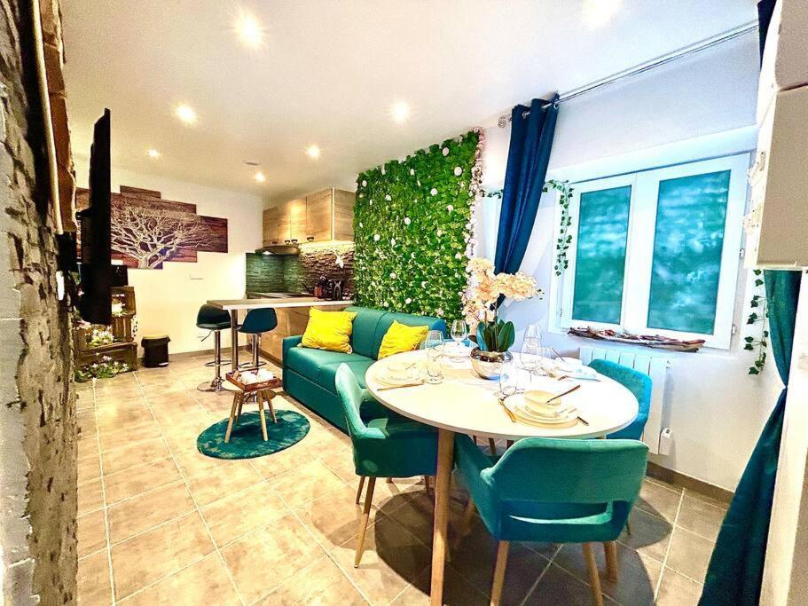La Foret Enchantee, Centre Ville Pont-Sur-Yonne Ngoại thất bức ảnh