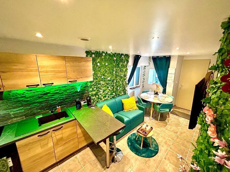 La Foret Enchantee, Centre Ville Pont-Sur-Yonne Ngoại thất bức ảnh